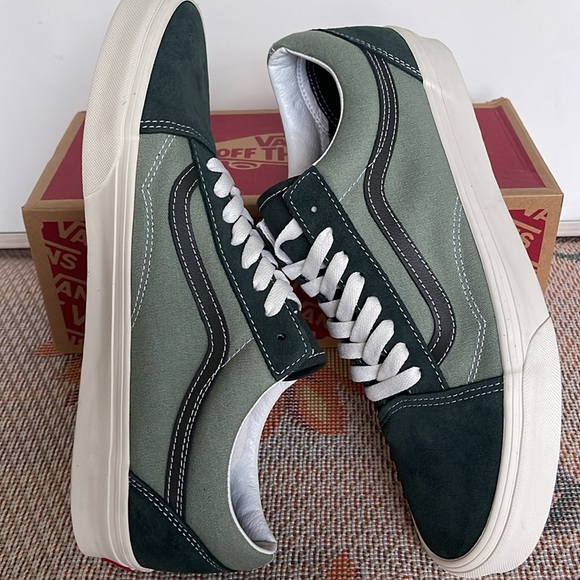 Vans Men’s Old Skool
Earth Tones Green Gables
VN0007NT2LN
Sneakers - Picture 11 of 16